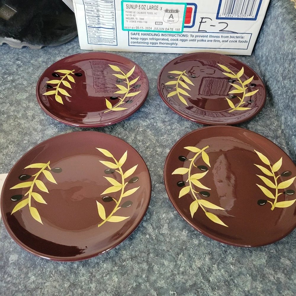 Elegant Plum Leaf Pattern